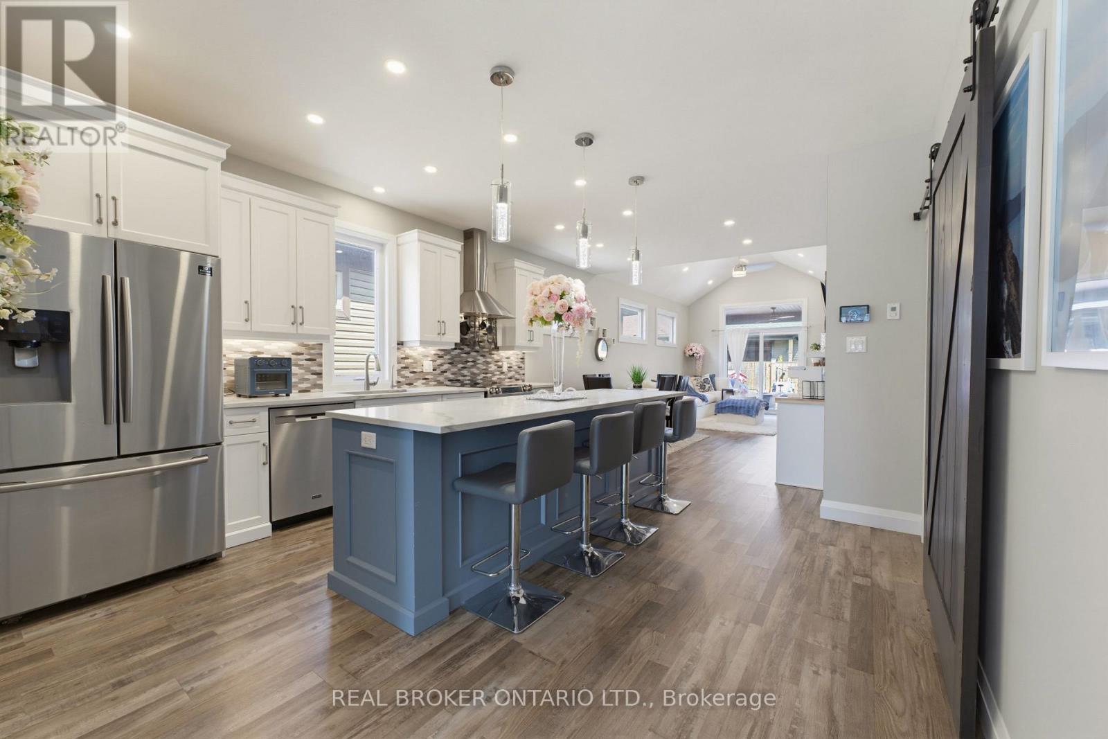 98 WOODBERRY CRESCENT