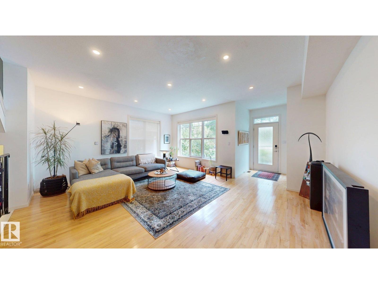 9846 112 ST NW