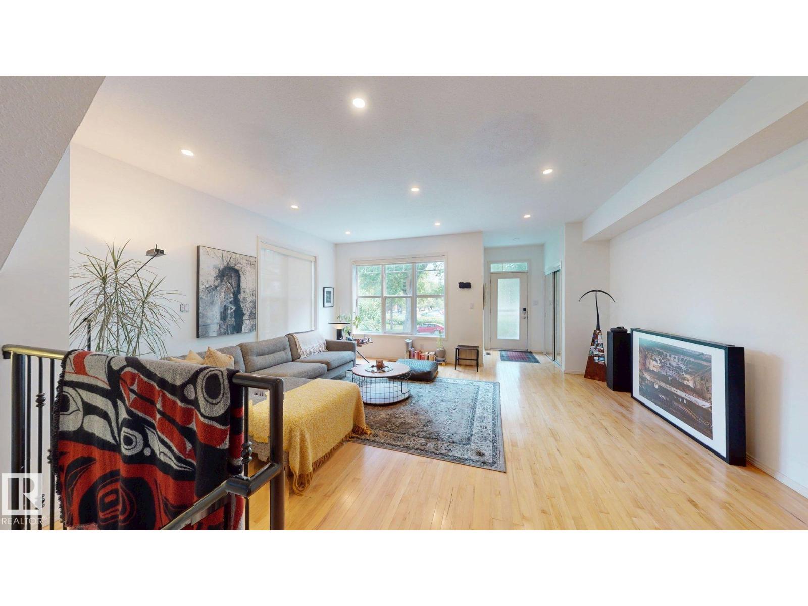 9846 112 ST NW