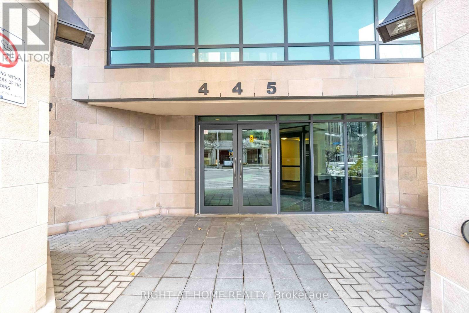 701 - 445 LAURIER AVENUE W