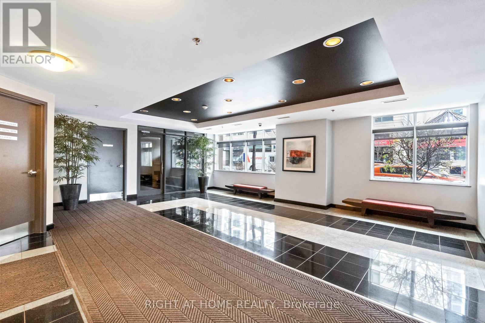 701 - 445 LAURIER AVENUE W