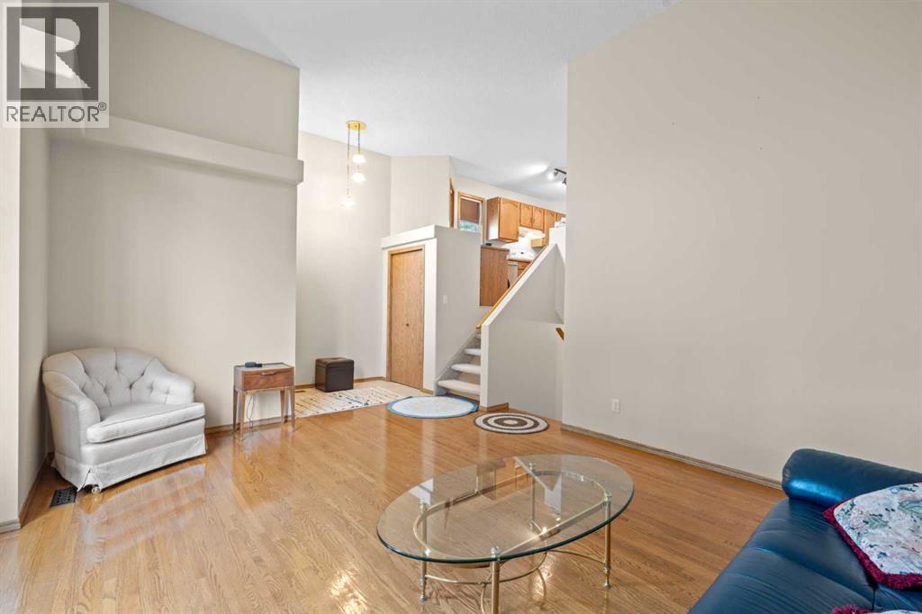 32 Country Hills Mews NW