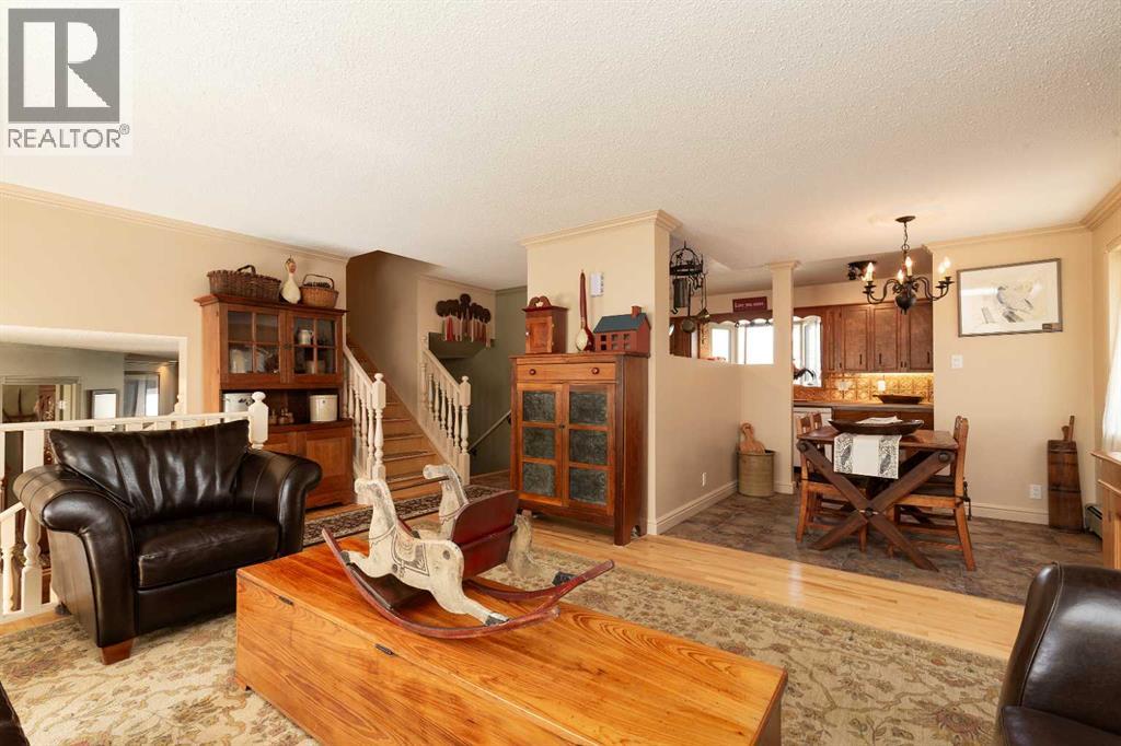 41 Simon Fraser Boulevard W