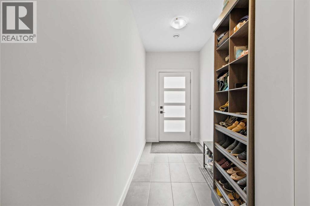 206, 81 Greenbriar Place NW