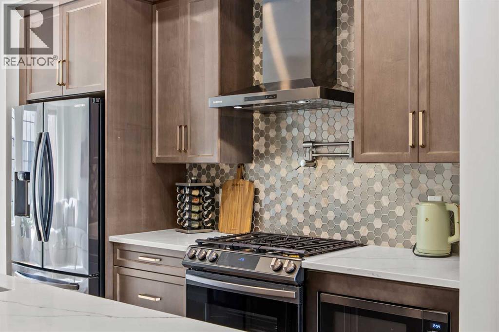 206, 81 Greenbriar Place NW