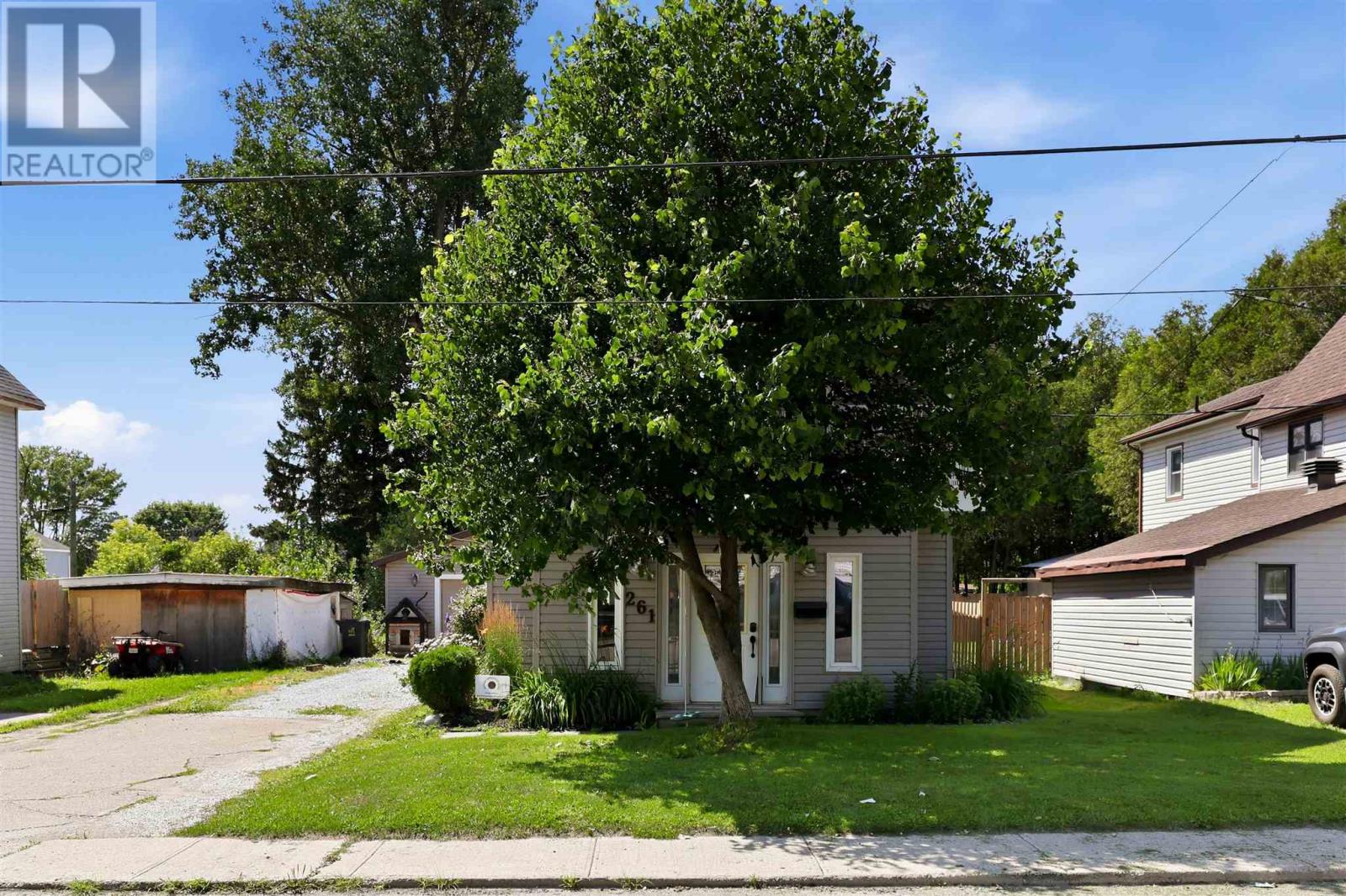 261 Spruce ST - Photo 2