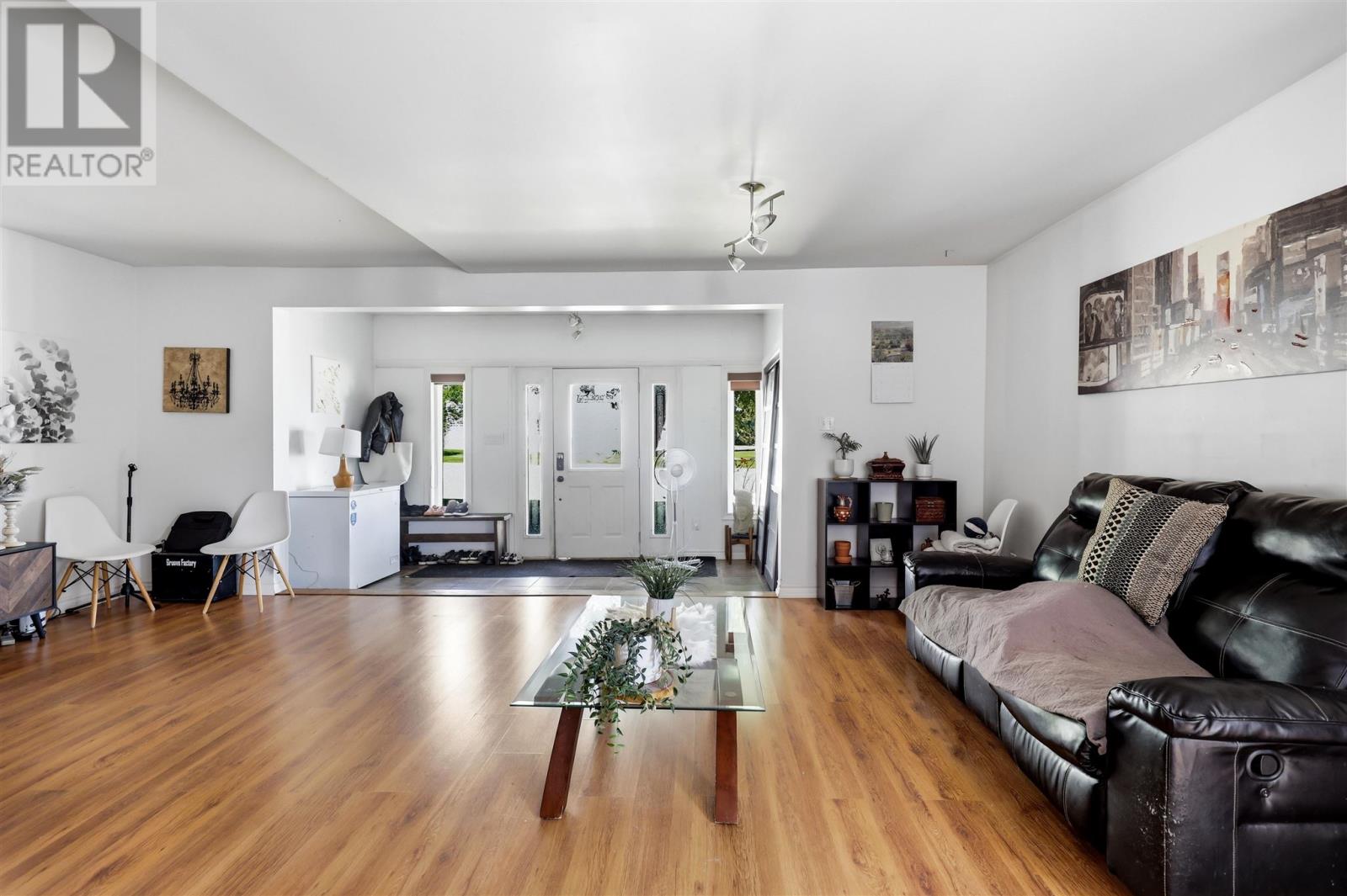 261 Spruce ST - Photo 4