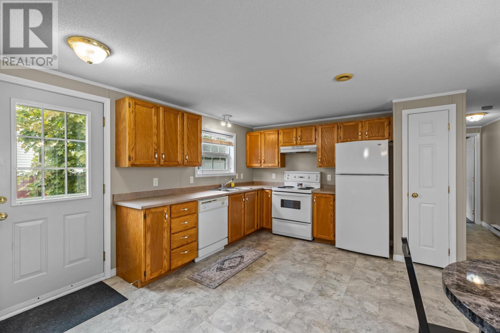 61 DAWN Drive - Photo 2