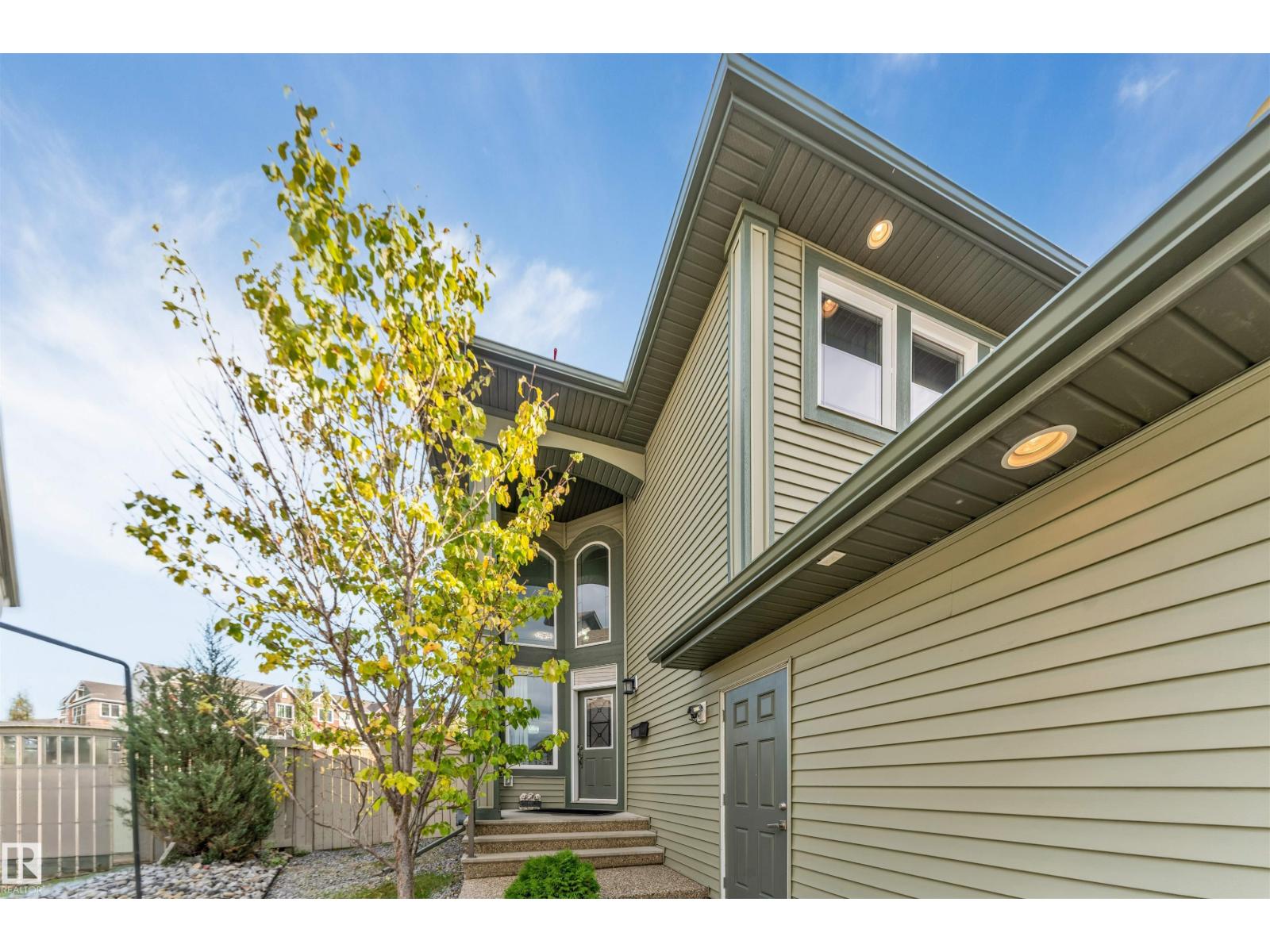 707 40 AV NW