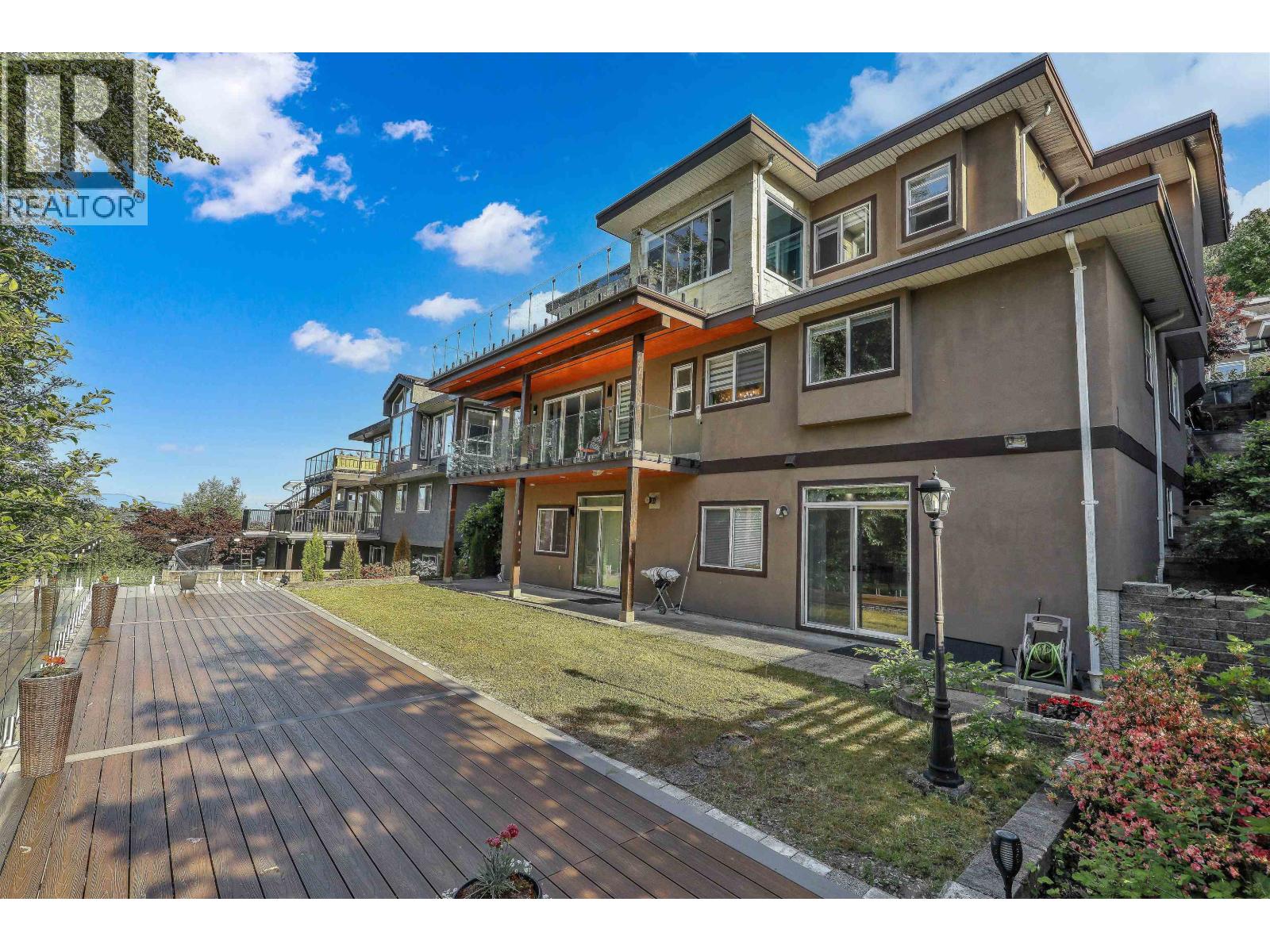 13 SHORELINE CIRCLE