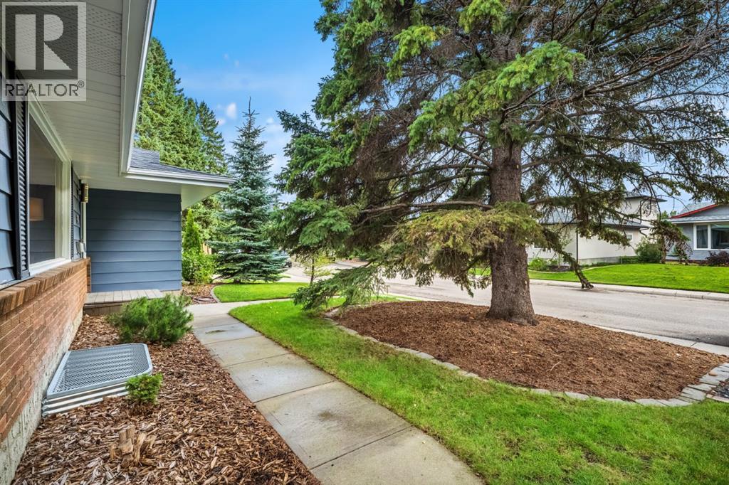 839 Lake Twintree Crescent SE