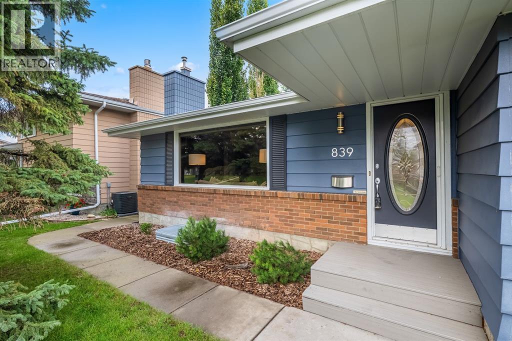 839 Lake Twintree Crescent SE