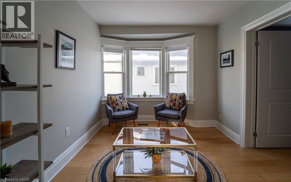 401 COURTLAND Avenue E Unit# Main