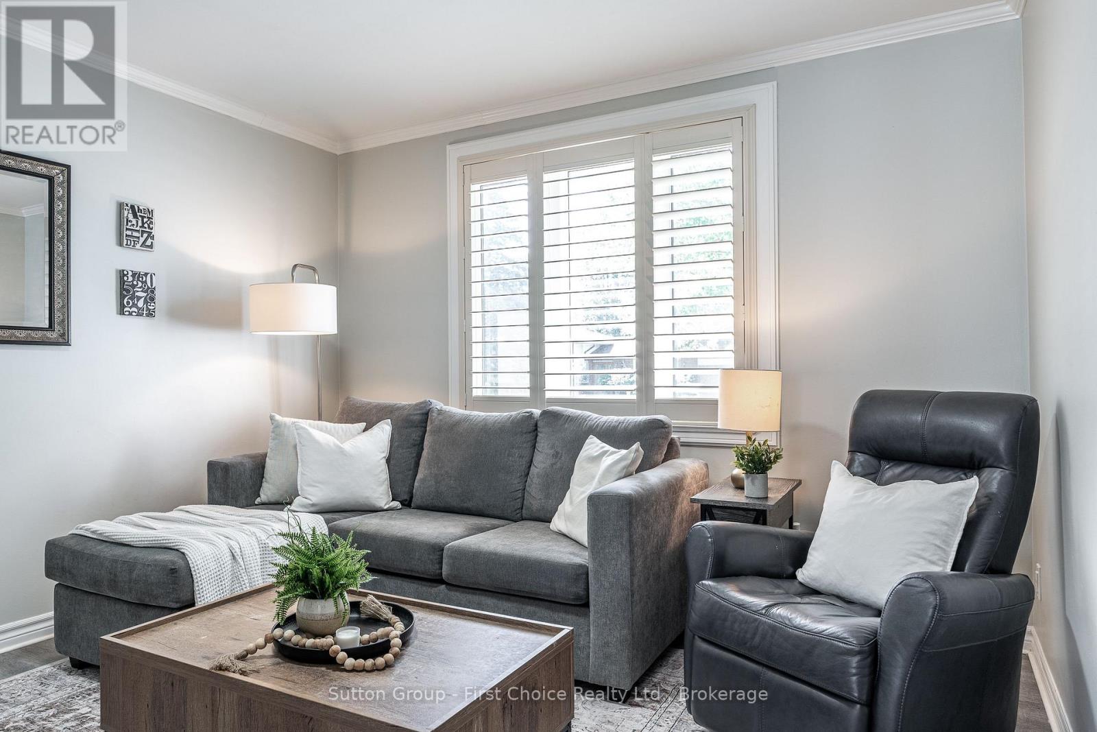 93 KEMP CRESCENT