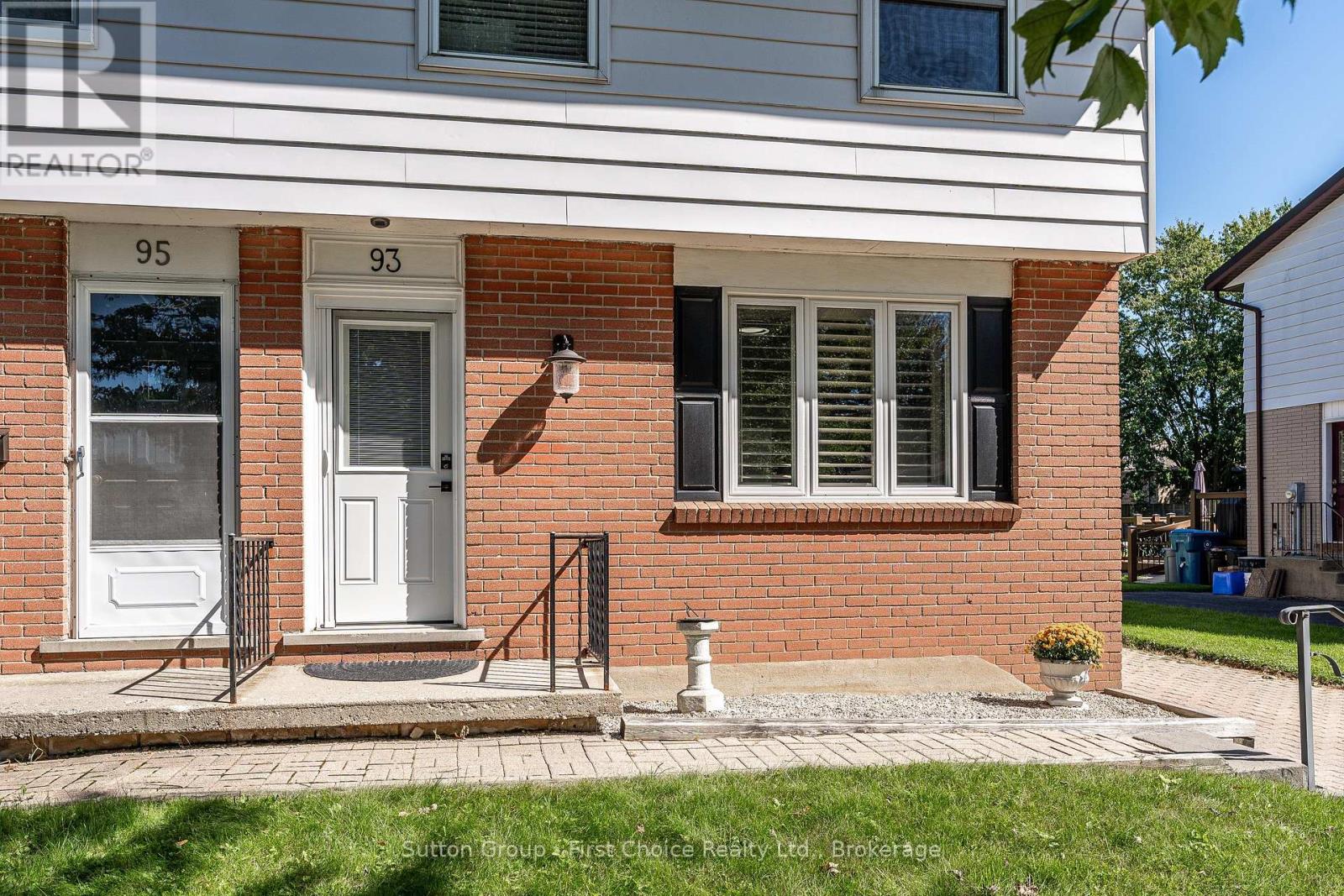 93 KEMP CRESCENT