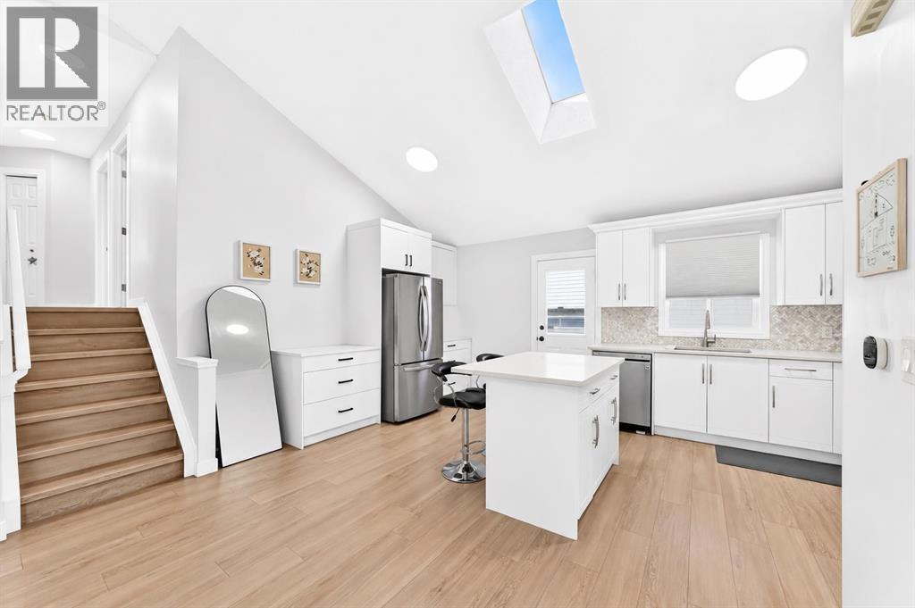 315 Appleglen Place SE