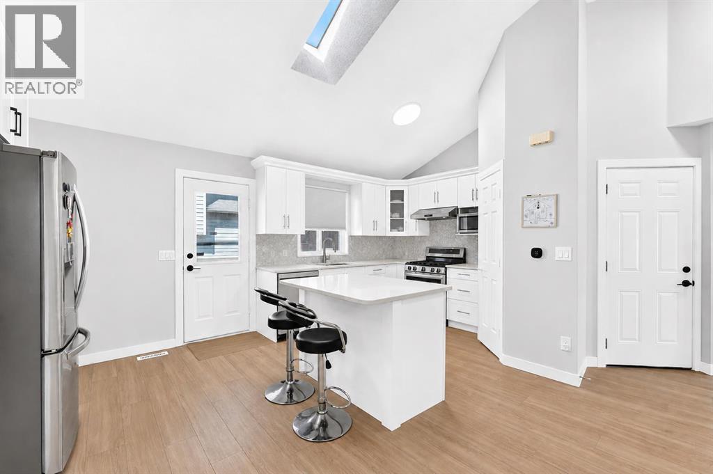 315 Appleglen Place SE