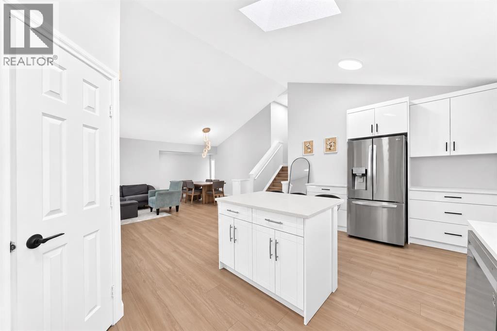 315 Appleglen Place SE