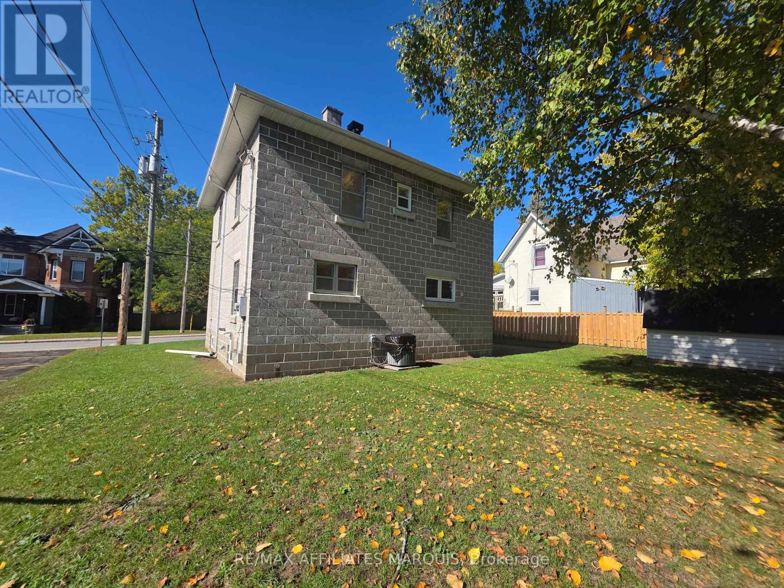 17 MAPLE AVENUE N