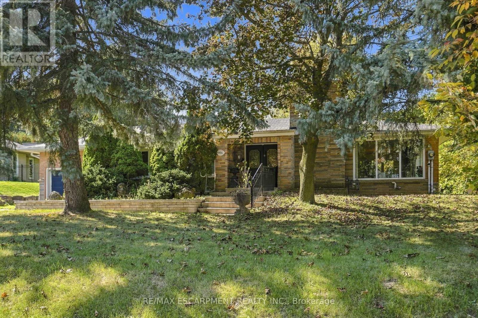 904 MONTGOMERY DRIVE