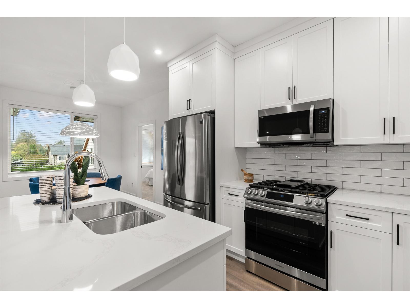 3 1871 AGASSIZ AVENUE, Agassiz