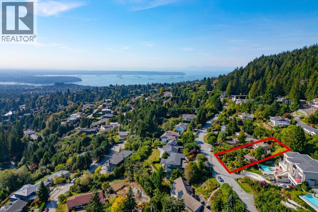 560 CRAIGMOHR DRIVE