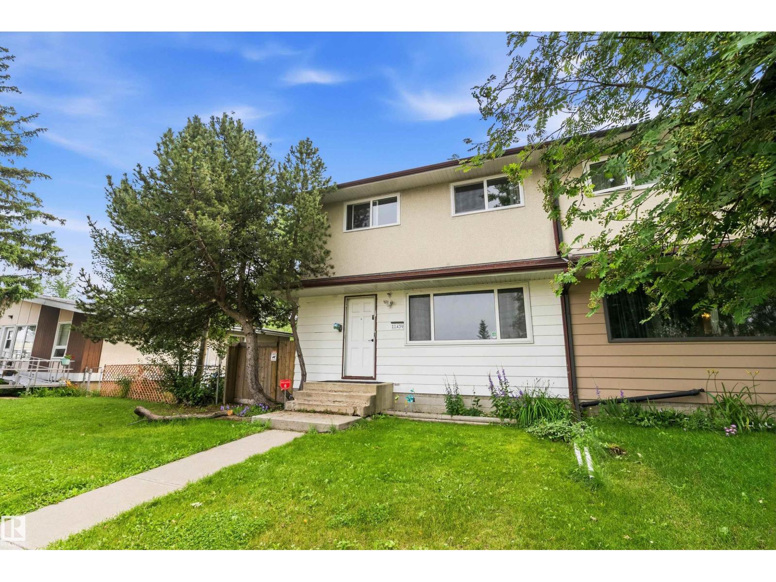 11439 39 AV NW