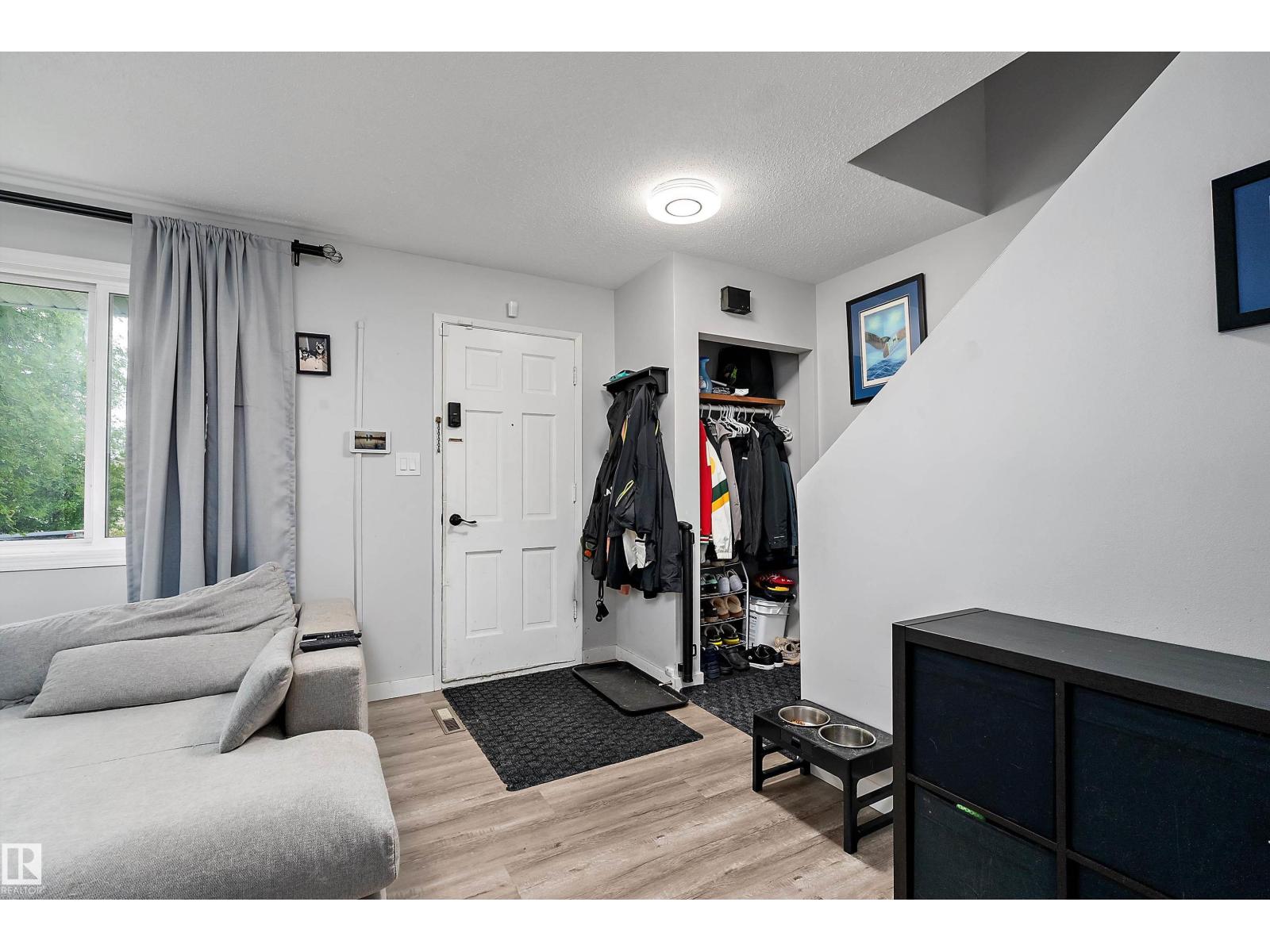 11439 39 AV NW