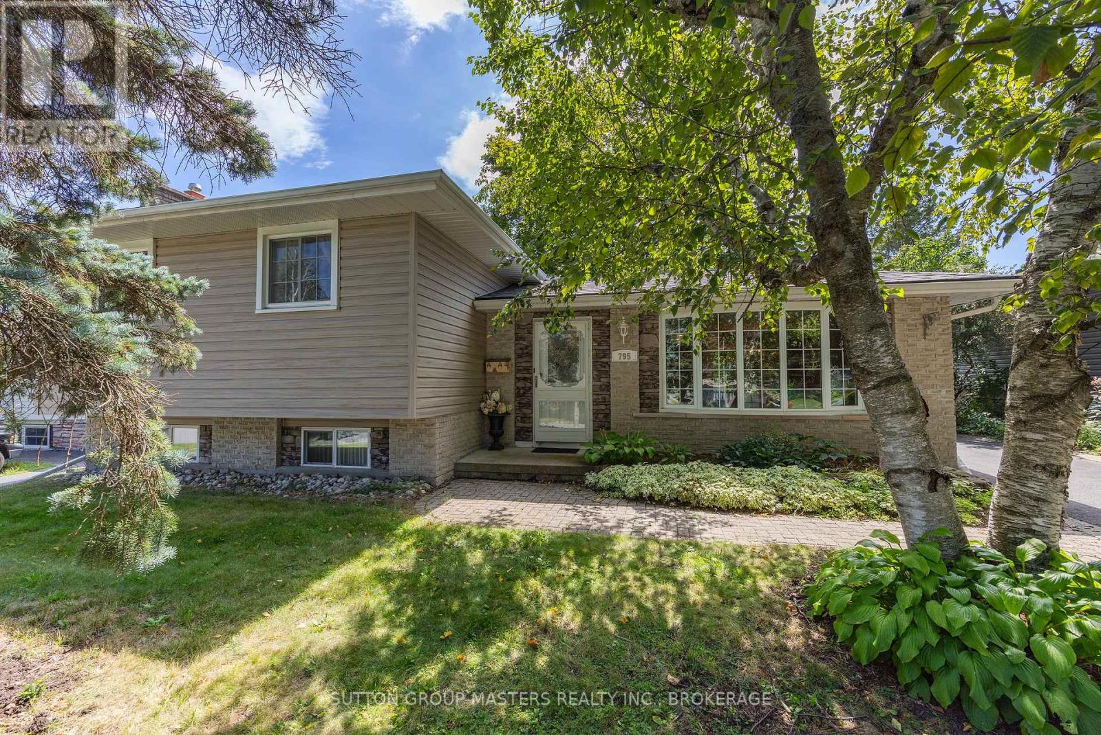 795 SAFARI DRIVE