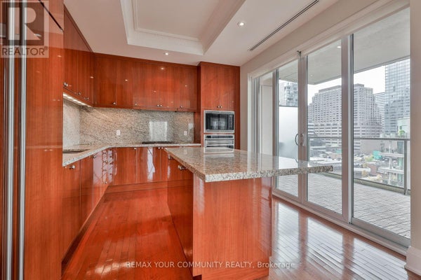 802 - 80 Yorkville Ave, Toronto (Annex), ON 2