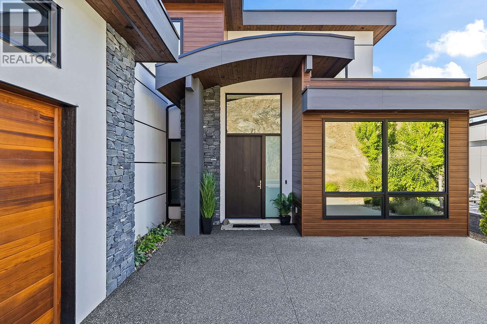 10018 Beacon Hill Drive