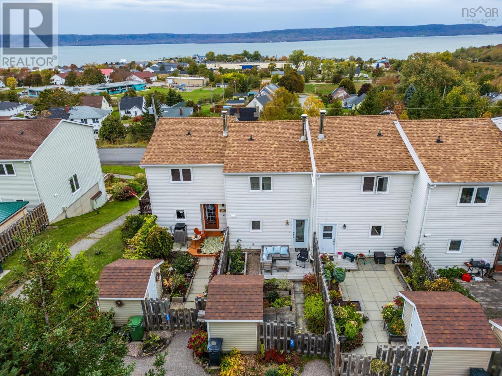 521 Harbour View Crescent