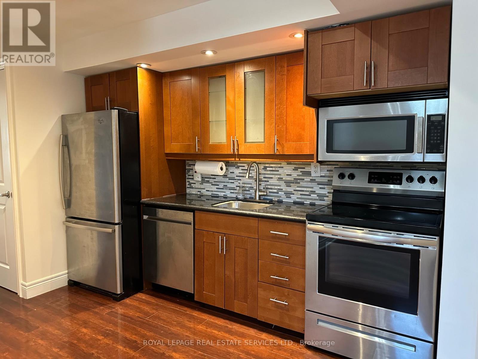 LOWER - 87 LAWRENCE AVENUE W