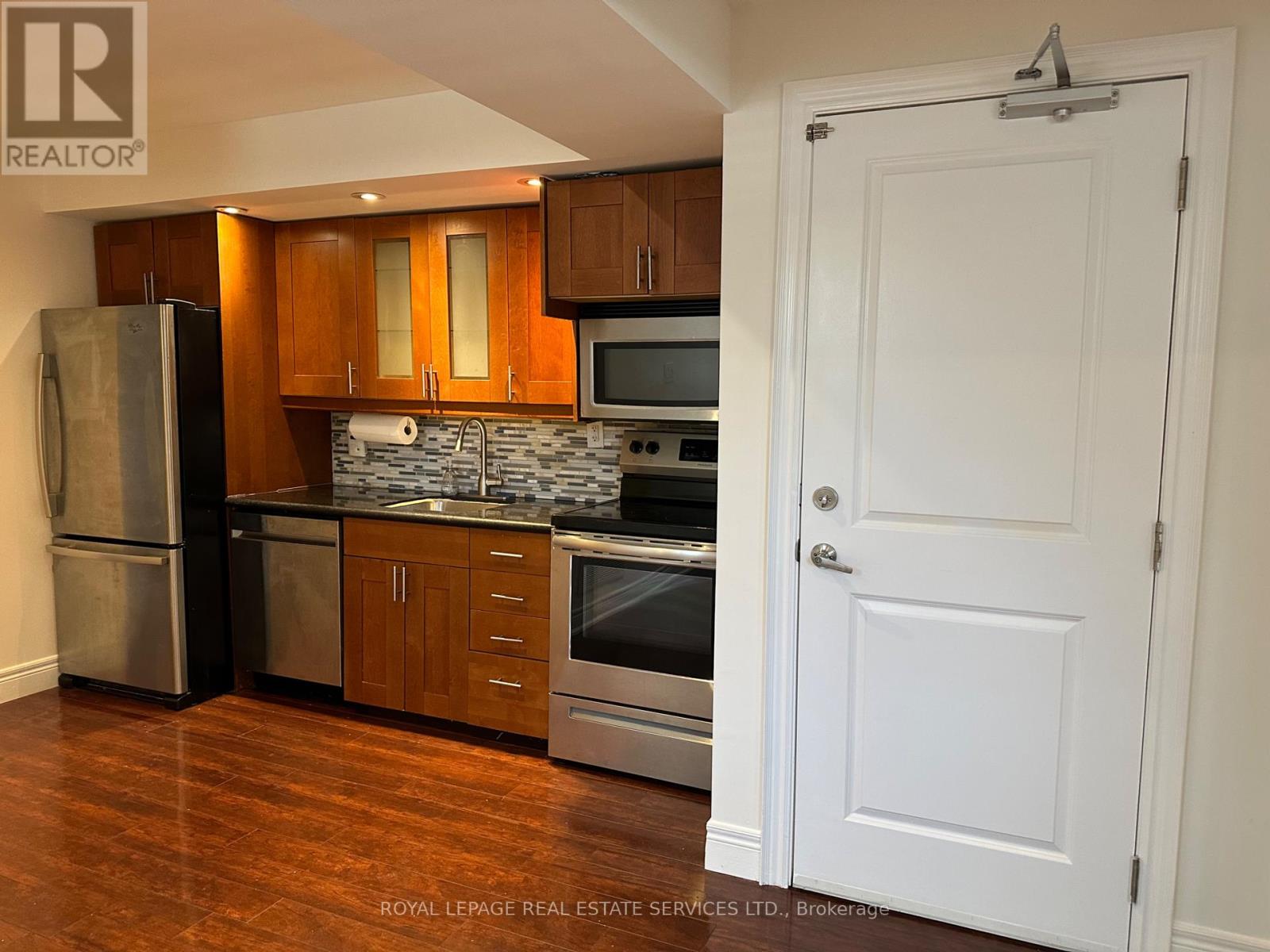 LOWER - 87 LAWRENCE AVENUE W