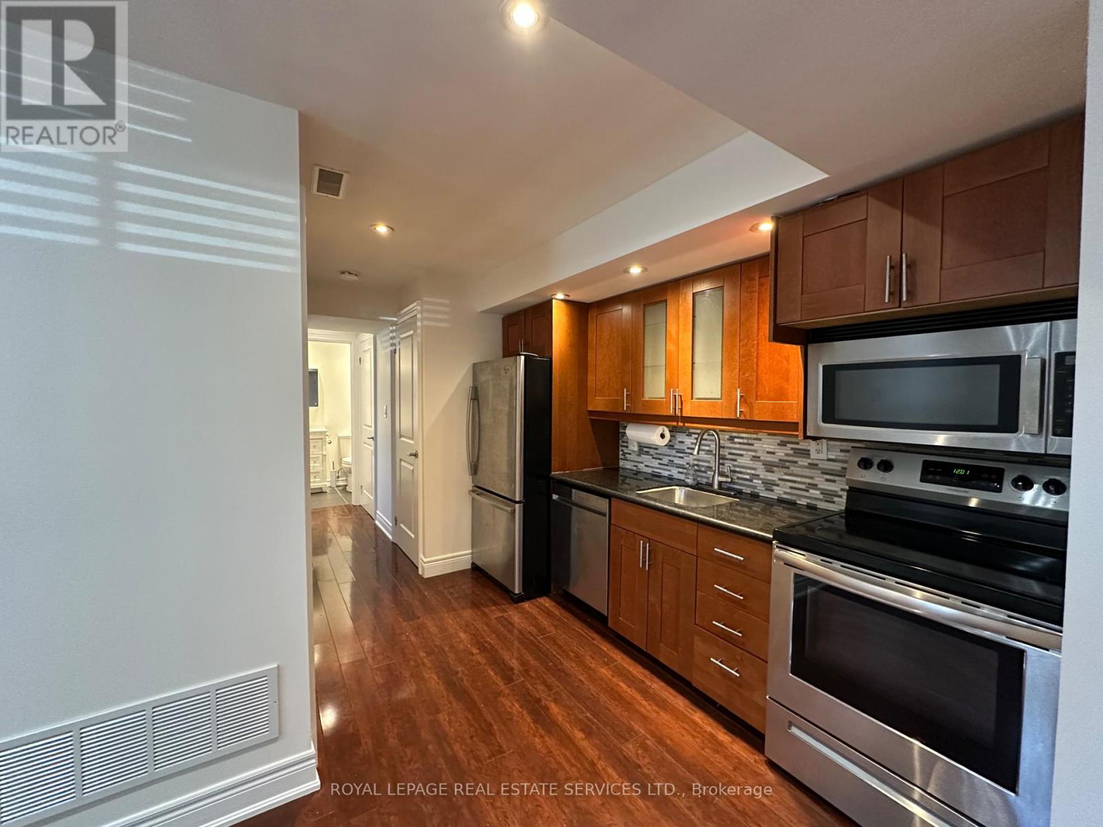 LOWER - 87 LAWRENCE AVENUE W