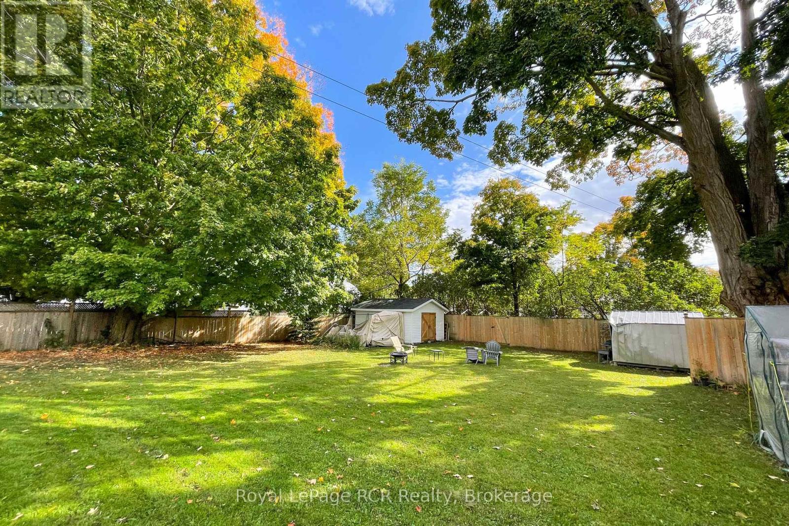 11 GORDON STREET E