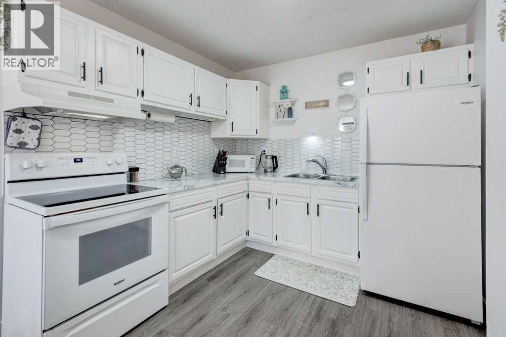 8N, 203 Lynnview Road SE