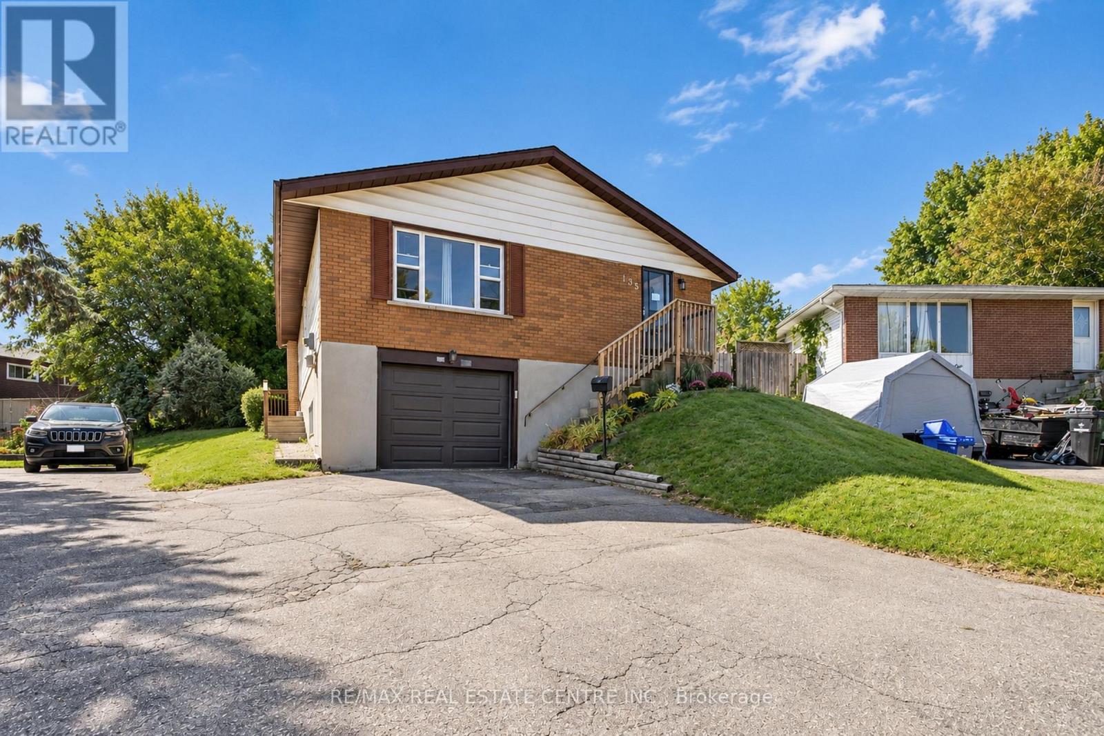 135 CEDARHILL CRESCENT