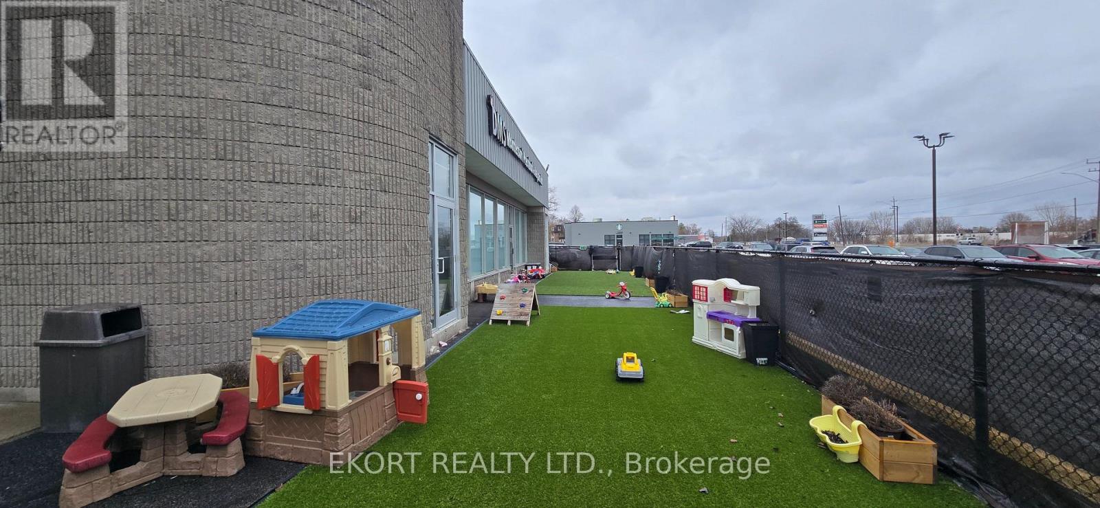 610 DUNDAS STREET E