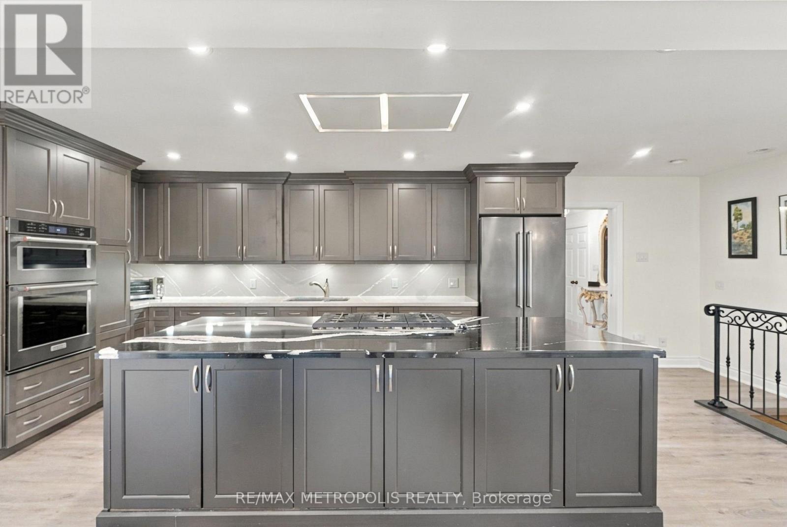 1228 ELGIN CRESCENT