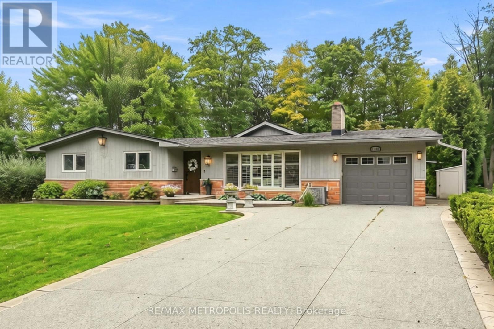 1228 ELGIN CRESCENT