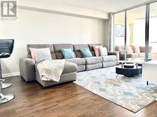 905 - 24 Hanover Rd, Brampton (Queen Street Corridor), ON 3