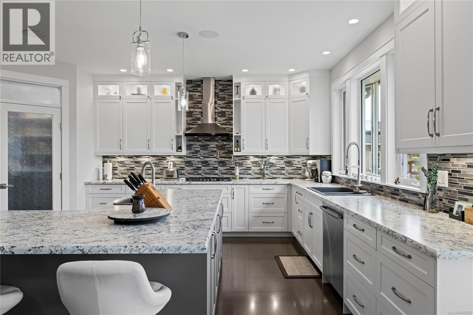 1100 Alpine View Pl