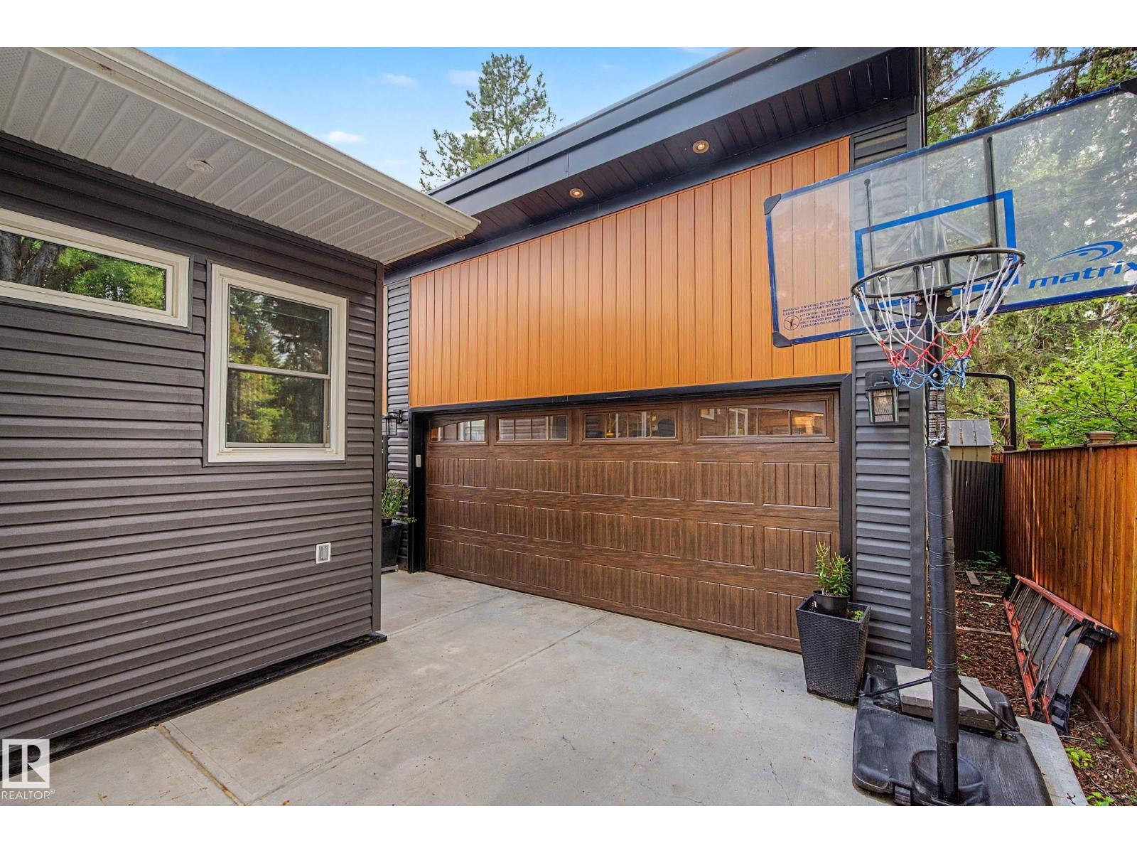 162 Mission AV