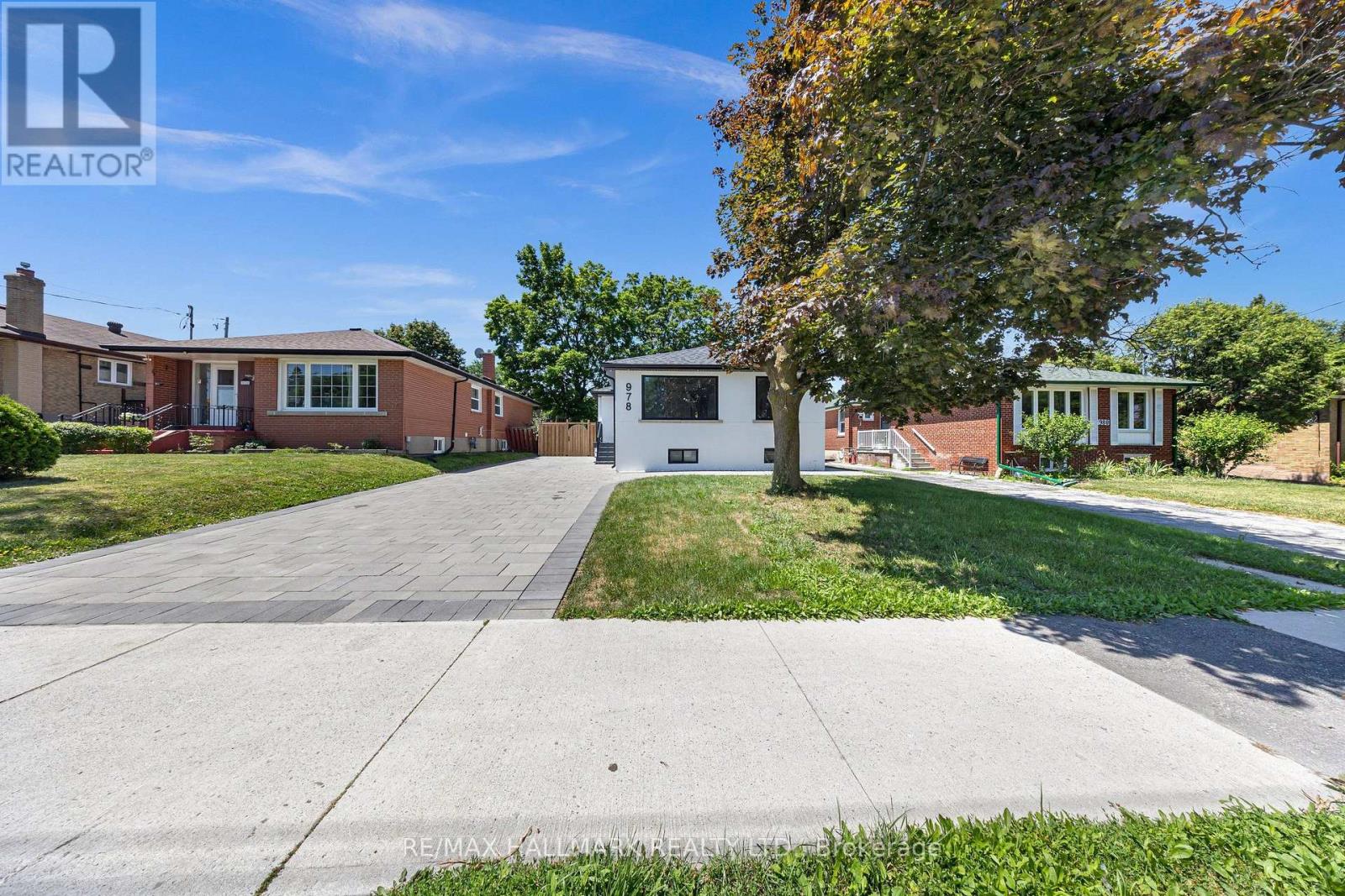 978 MIDLAND AVENUE