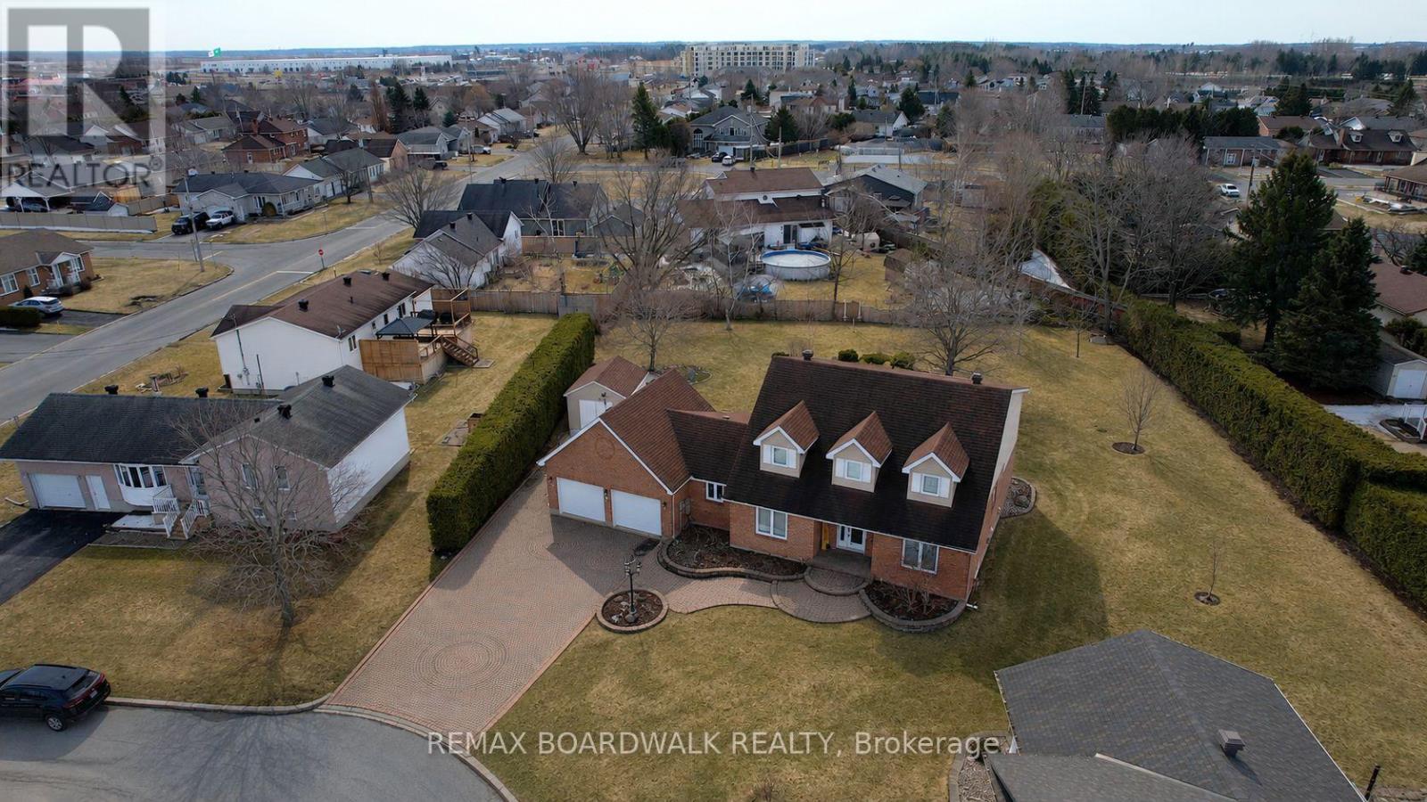 32 FAUCHER BOULEVARD