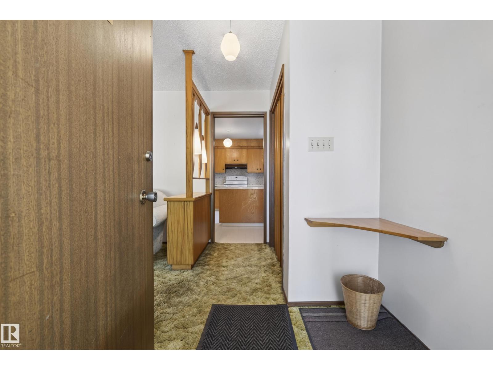 9821 83 AV NW