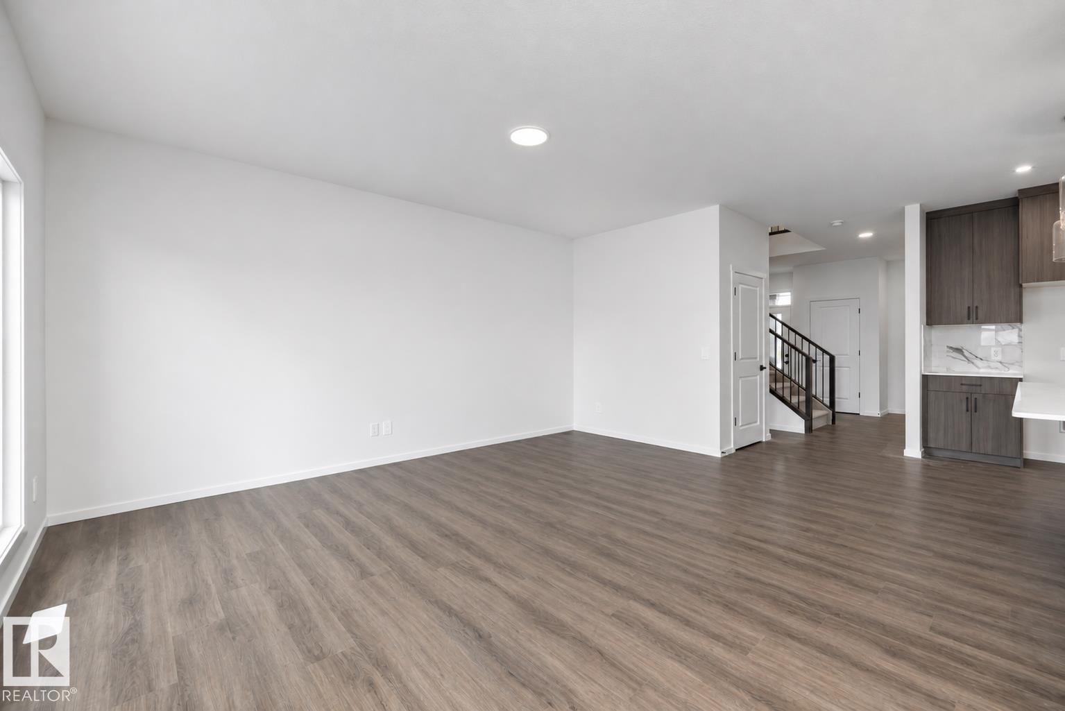 544 22 ST SW