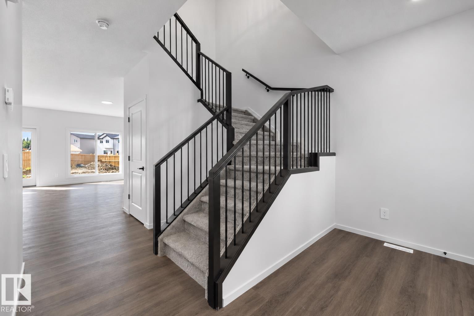 544 22 ST SW