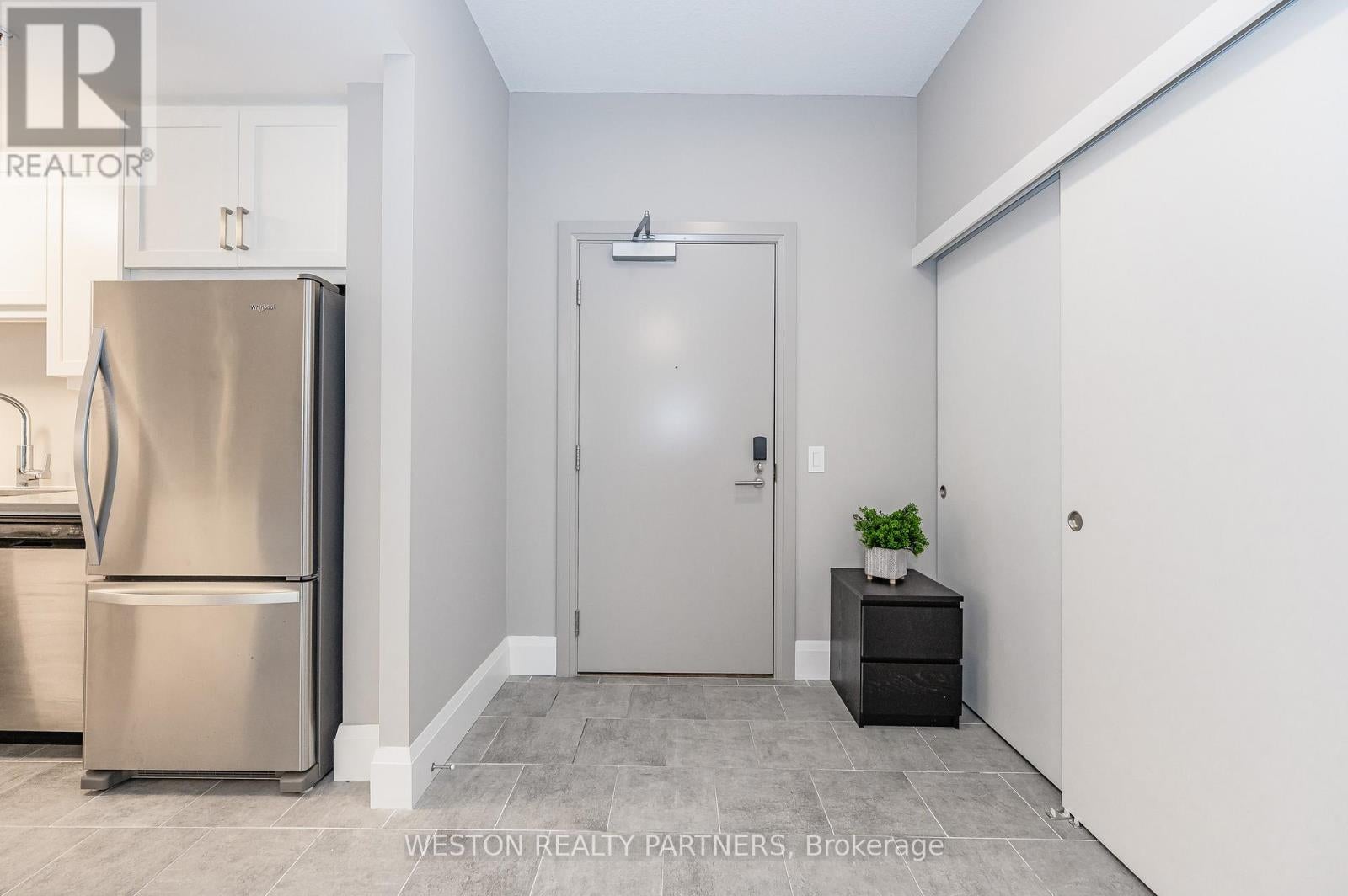 711 - 73 ARTHUR STREET S